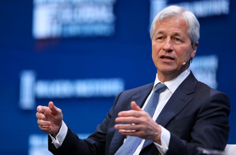 © Reuters. FILE PHOTO - Jamie Dimon, Chairman and CEO of JPMorgan Chase & Co. speaks during the Milken Institute Global Conference in Beverly Hills, California