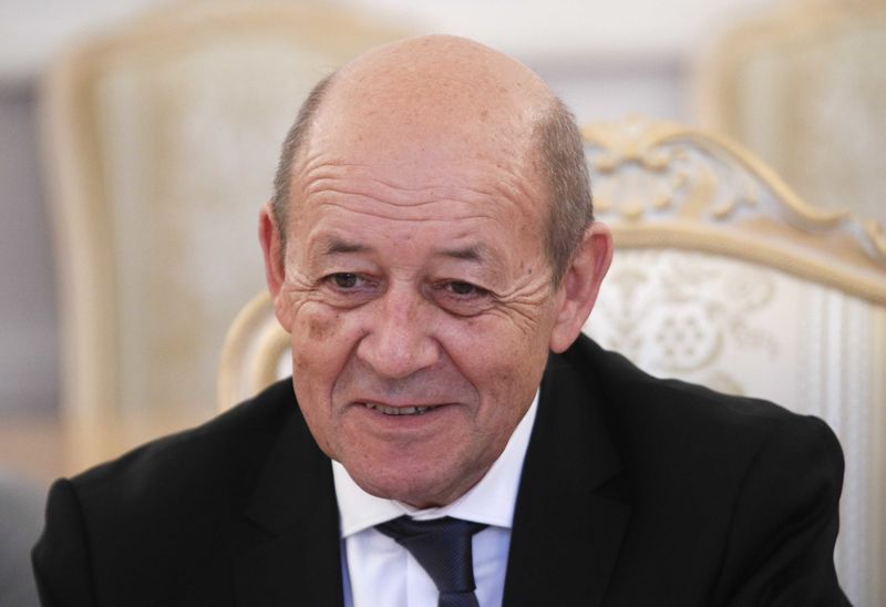 © Reuters. French Foreign Minister Le Drian attends a meeting with his Russian counterpart Lavrov in Moscow