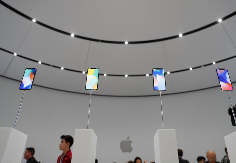 © Reuters. Los proveedores de Apple lastran a las bolsas europeas en la apertura