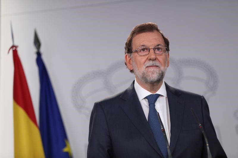© Reuters. Rajoy llama a los catalanes a la insumisión frente a la Generalitat el 1-O