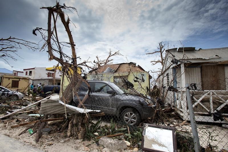© Reuters. الصليب الأحمر الهولندي: ثلث المباني على جزيرة سان مارتان دُمرت