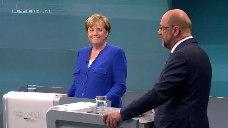 © Reuters. FILE PHOTO: A screen that shows the TV debate between German Chancellor Angela Merkel of the Christian Democratic Union (CDU) and her challenger Germany's Social Democratic Party SPD candidate for chancellor Martin Schulz in Berlin