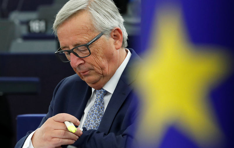 © Reuters. Juncker insta a que la UE refuerce las normas para frenar vetos a reformas fiscales