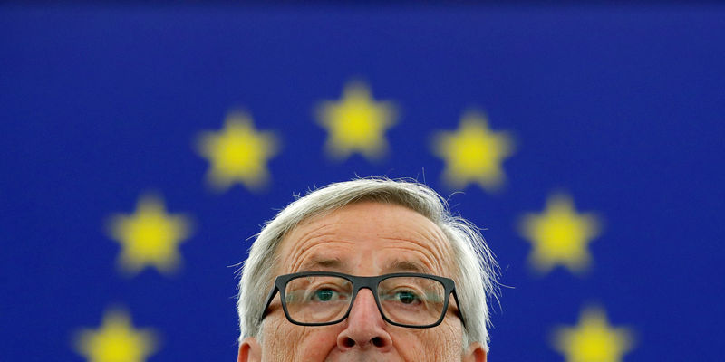© Reuters. European Commission President Juncker addresses the European Parliament during a debate on The State of the European Union in Strasbourg