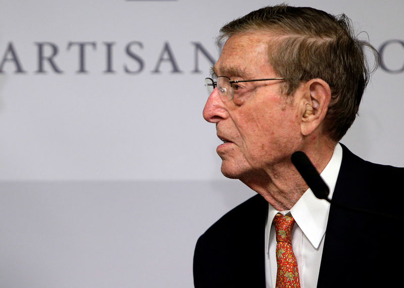 © Reuters. FILE PHOTO: Former U.S. Senator Domenici at the Bipartisan Policy Center in Washington