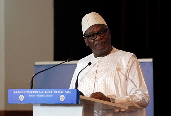 © Reuters. رئيسا النيجر ومالي يسعيان للحصول على تمويل لقوة جديدة لمجابهة المتشددين