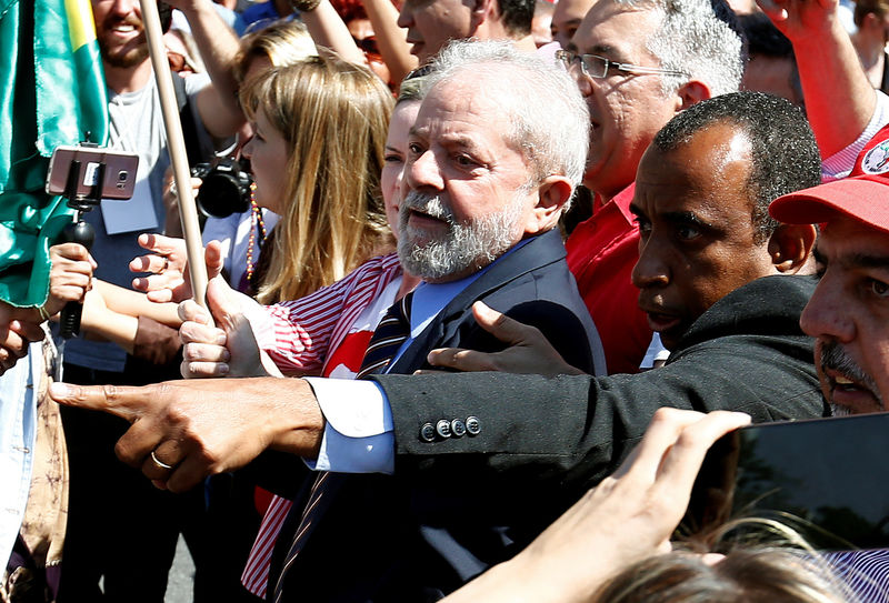 © Reuters. Ex-presidente Luiz Inácio Lula da Silva chega à Justiça Federal em Curitiba para prestar depoimento