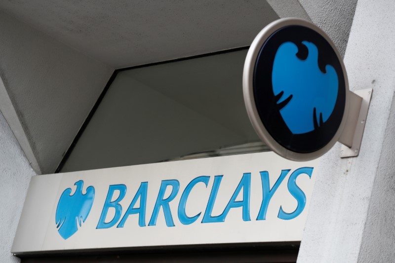 © Reuters. FILE PHOTO - A Barclays sign is seen outside a branch of the bank in London