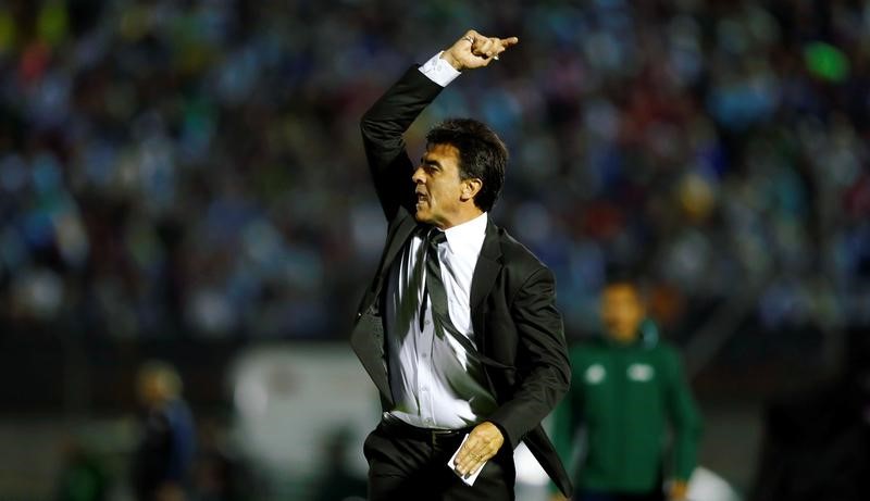 © Reuters. الاكوادور تقيل مدربها كينتروس بعد التعثر في تصفيات كأس العالم