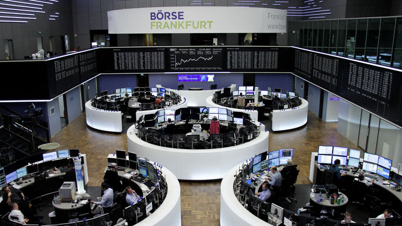 © Reuters. Las Bolsas europeas bajan lastradas por los valores mineros