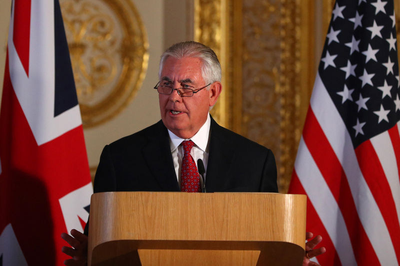 © Reuters. Secretário de Estado dos EUA, Rex Tillerson, durante coletiva de imprensa em Londres, Reino Unido