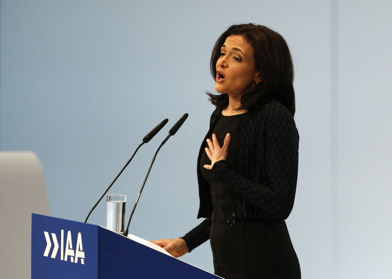 © Reuters. Diretora de operações do Facebook, Sheryl Sandberg,dirante a abertura do Salão do Automóvel de Frankfurt, Alemanha