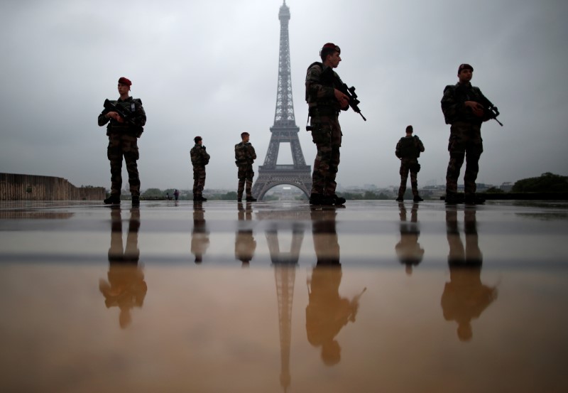 © Reuters. "SENTINELLE" REPENSÉE POUR MIEUX PARER AUX MENACES