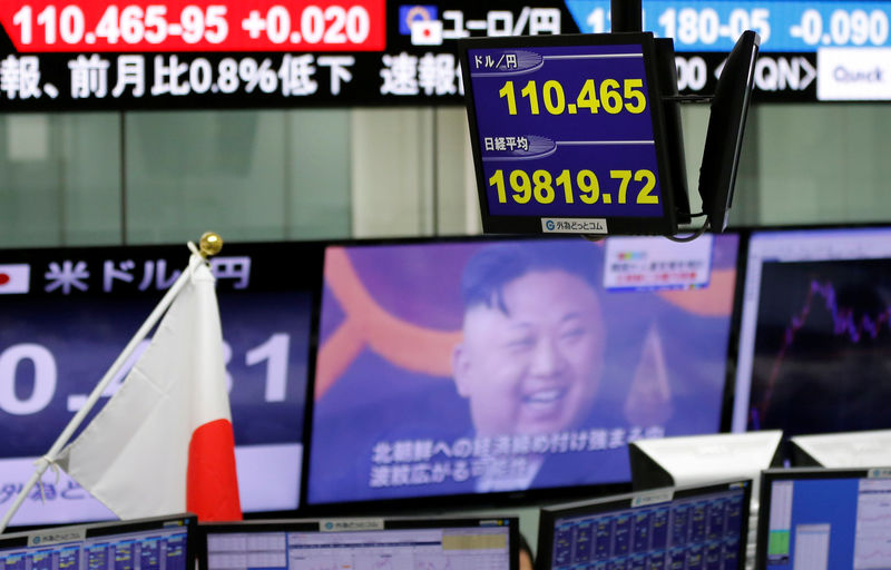 © Reuters. FILE PHOTO - Monitors showing TV news on North Korea's threat, the Japanese yen's exchange rate against the U.S. dollar and Japan's Nikkei share average are seen at a foreign exchange trading company in Tokyo