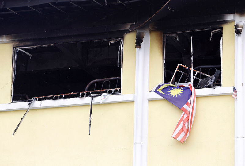 © Reuters. A view shows the second floor of religious school Darul Quran Ittifaqiyah after a fire broke out in Kuala Lumpur