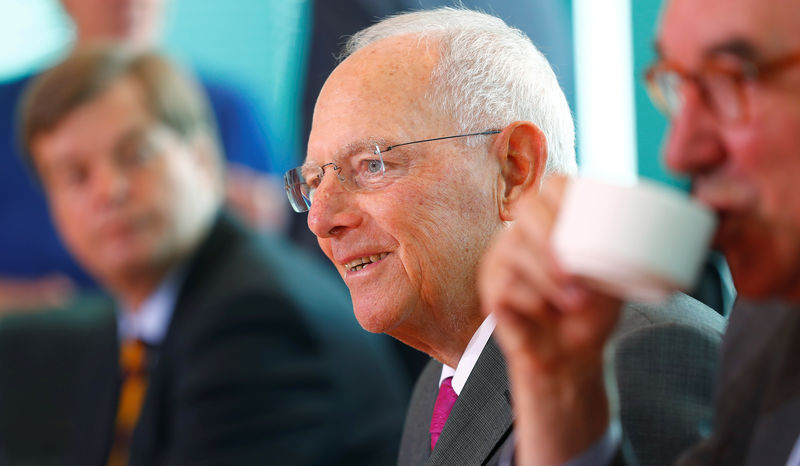 © Reuters. German Finance Minister Schaeuble arrives for the weekly cabinet meeting at the Chancellery in Berlin