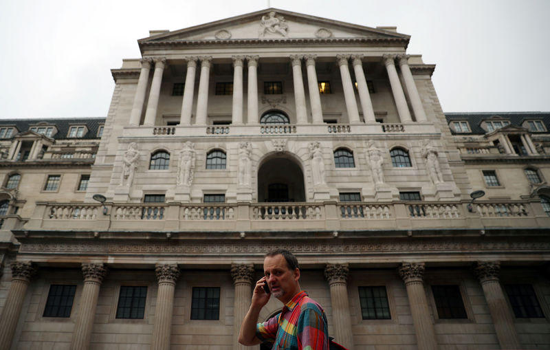 © Reuters. A man speaks on his phone outside the Bank of England in the City of London