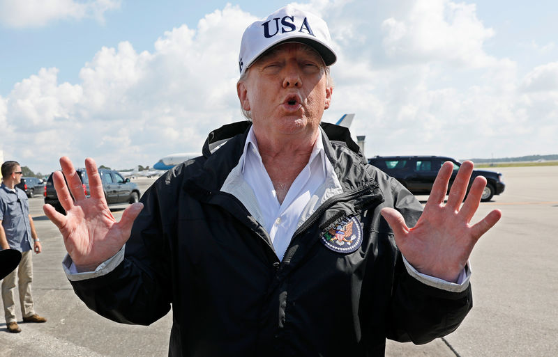 © Reuters. U.S. President Trump talks to the media after arriving for a briefing on Hurricane Irma relief efforts in Fort Myers, Florida