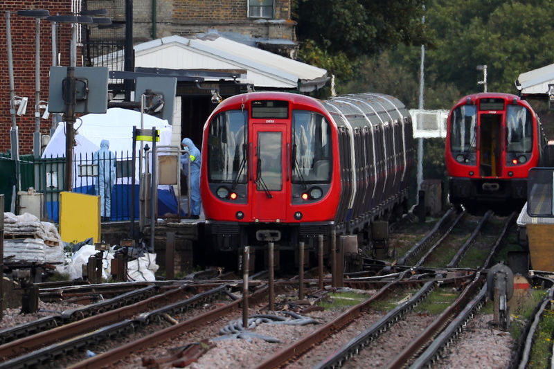 © Reuters. Un incidente "terrorista" en el metro de Londres causa 22 heridos