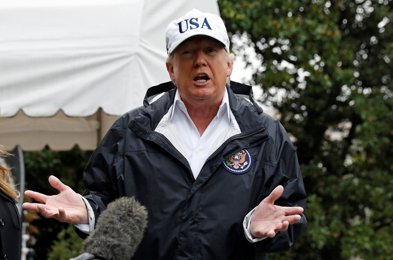 © Reuters. Trump speaks before departing Washington for Florida