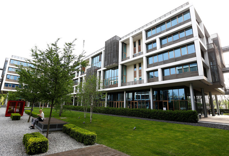 © Reuters. FILE PHOTO - New buildings are seen at the Tortona's area in Milan