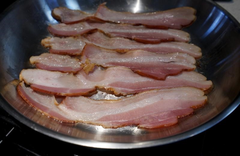 © Reuters. Photo illustration of bacon is fried up in a pan in a kitchen in Golden