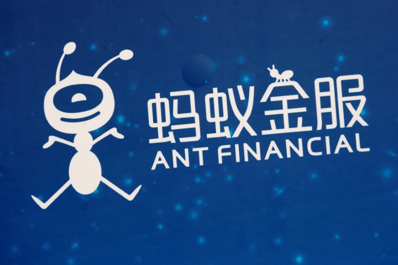 © Reuters. FILE PHOTO - A logo of Ant Financial is displayed at the Ant Financial event in Hong Kong