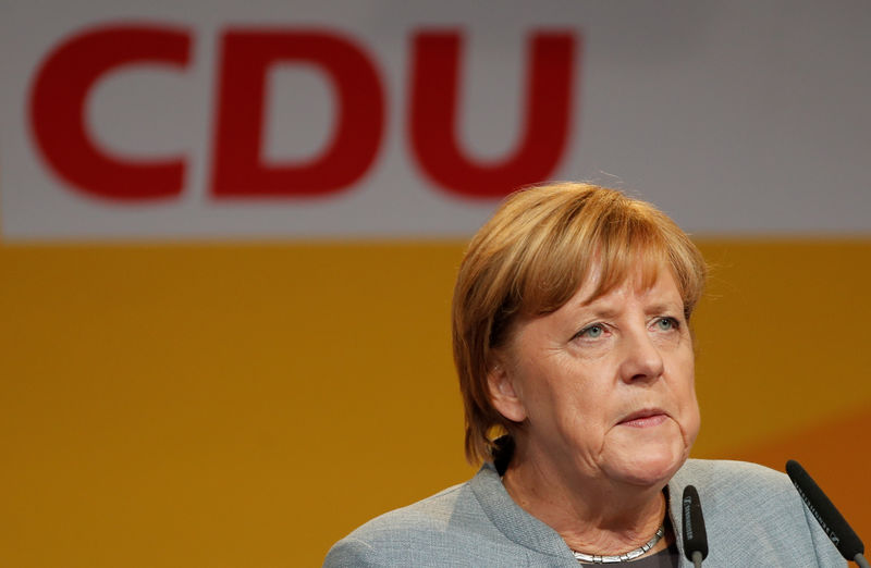 © Reuters. German Chancellor Angela Merkel campaigns in Dillingen