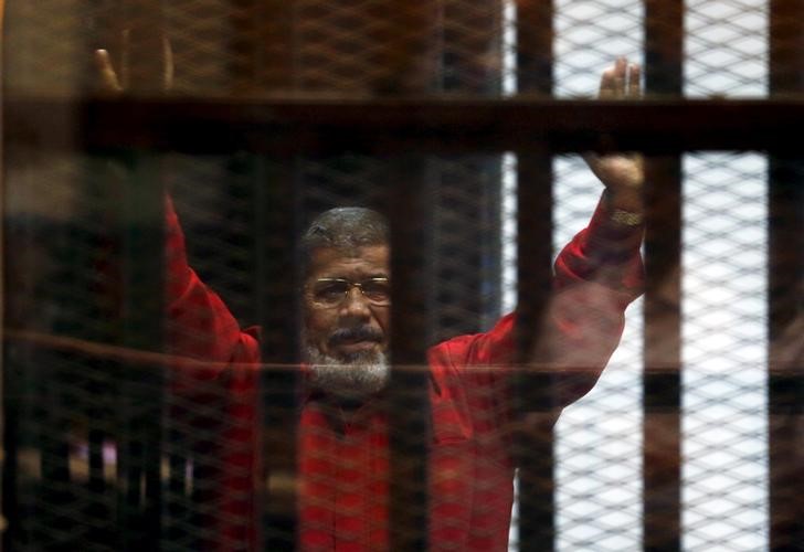 © Reuters. النقض المصرية تصدر حكما نهائيا على مرسي بالسجن المؤبد في قضية التخابر مع قطر