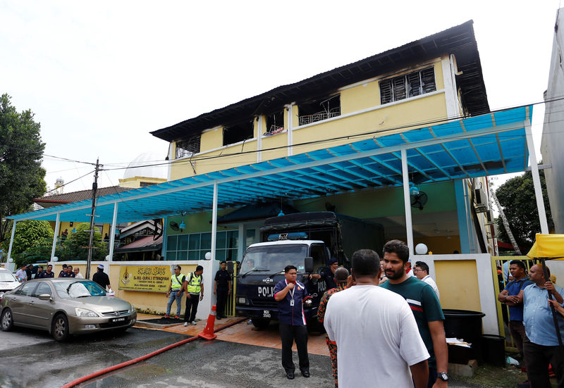 © Reuters. شرطة ماليزيا تعتقل سبعة شبان بعد حريق بمدرسة داخلية إسلامية