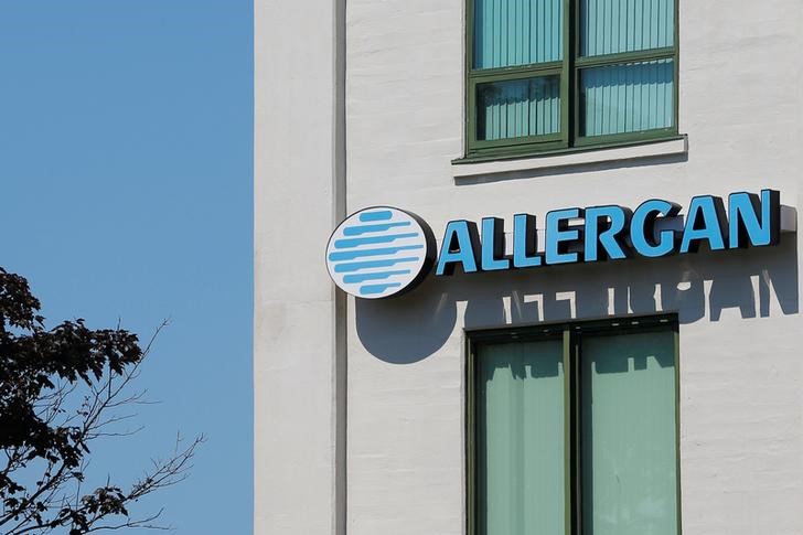 © Reuters. A sign marks Allergan's offices in Medford