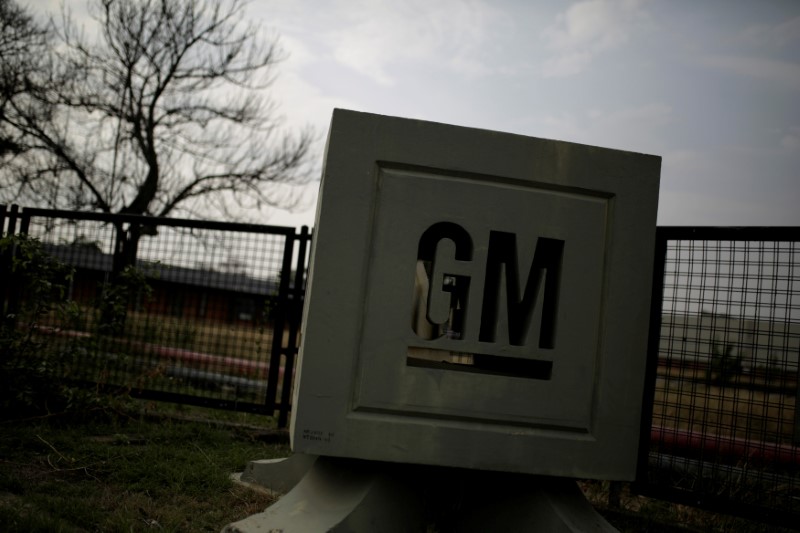 © Reuters. FILE PHOTO: The GM logo is seen at the General Motors Assembly Plant in Valencia