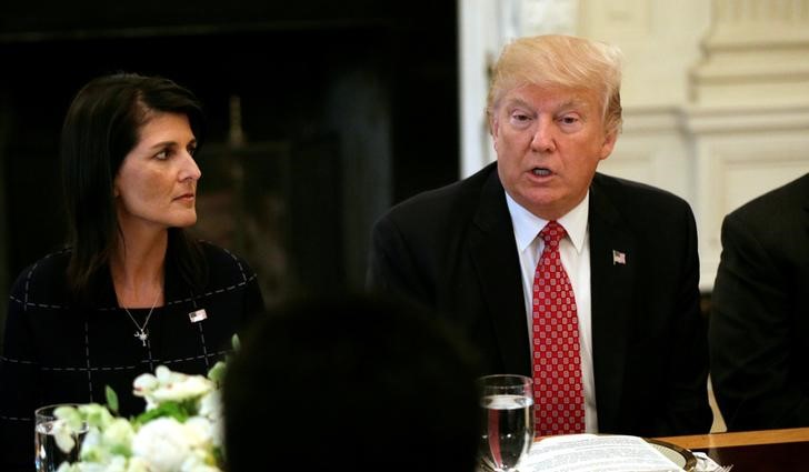 © Reuters. FILE PHOTO:Trump meets with UN Security Council ambassadors at the White House in Washington