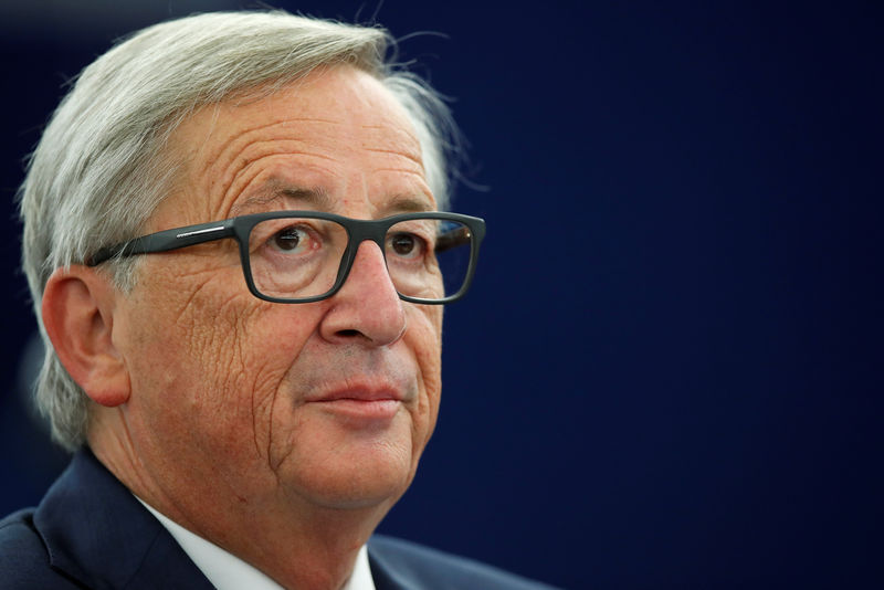 © Reuters. European Commission President Jean-Claude Juncker looks on before addressing the European Parliament during a debate on The State of the European Union in Strasbourg