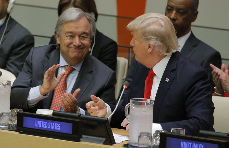 © Reuters. U.N. Secretary General Guterres applauds after U.S. President Trump spoke at U.N. Headquarters in New York
