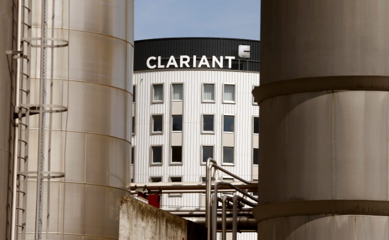 © Reuters. Logo of Swiss specialty chemicals company Clariant is seen in Pratteln