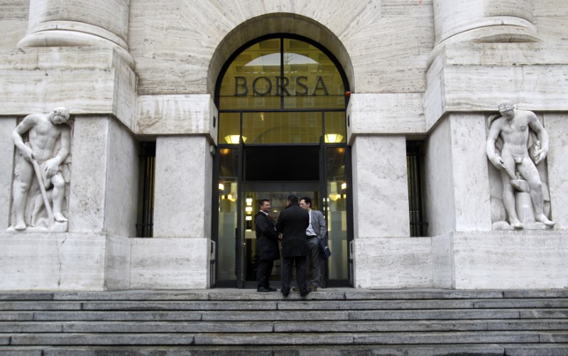 © Reuters. Milano, l'ingresso di Borsa Italiana