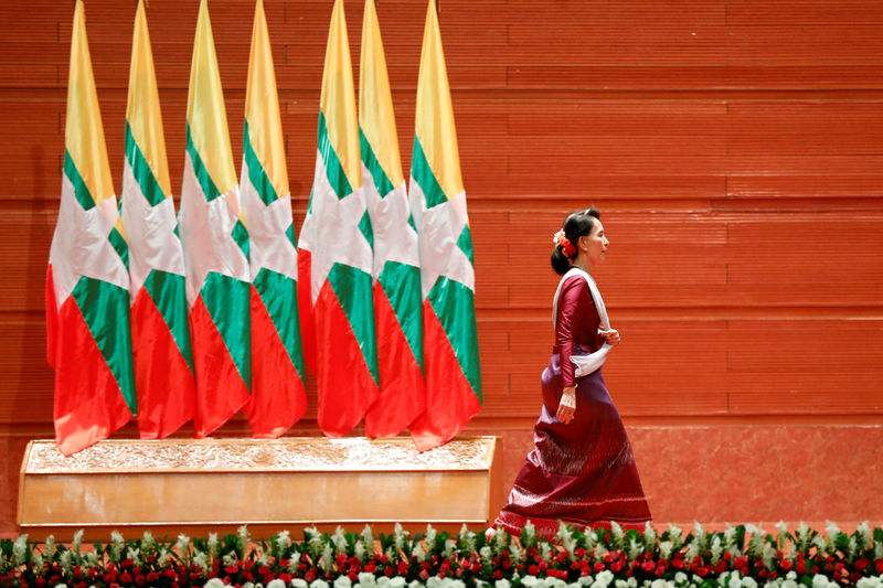 © Reuters. La líder birmana Suu Kyi condena abusos en Rakhine ante el escepticismo de los grupos de DDHH
