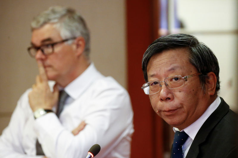 © Reuters. Airbus China CEO Eric Chen and Airbus China COO Francois Mery attend a media presentation in Beijing
