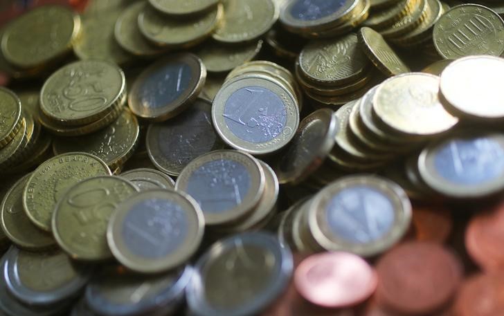 © Reuters. An illustration picture shows euro coins