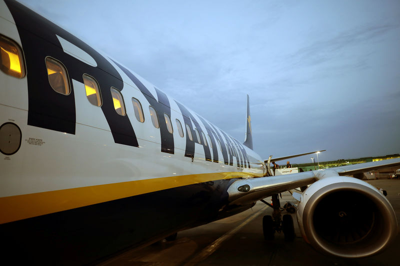 © Reuters. A Ryanair flight is seen at Stansted Airport, northeast of London, Britain