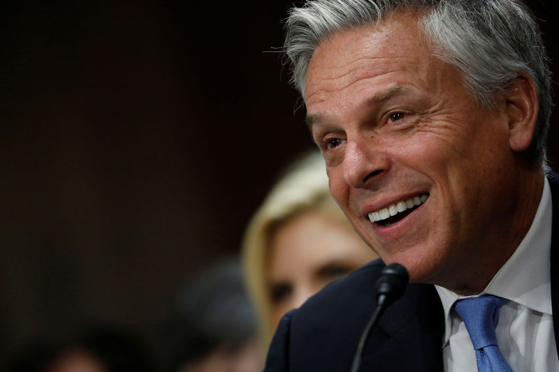 © Reuters. O ex-governador Jon Huntsman presta depoimento a comitê no Senado sobre sua nominação para tornar-se embaixador dos Estados Unidos na Rússia, em Washington, nos EUA