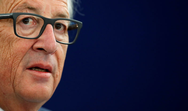 © Reuters. FILE PHOTO -  Jean-Claude Juncker looks on before addressing the European Parliament during a debate on The State of the European Union in Strasbourg