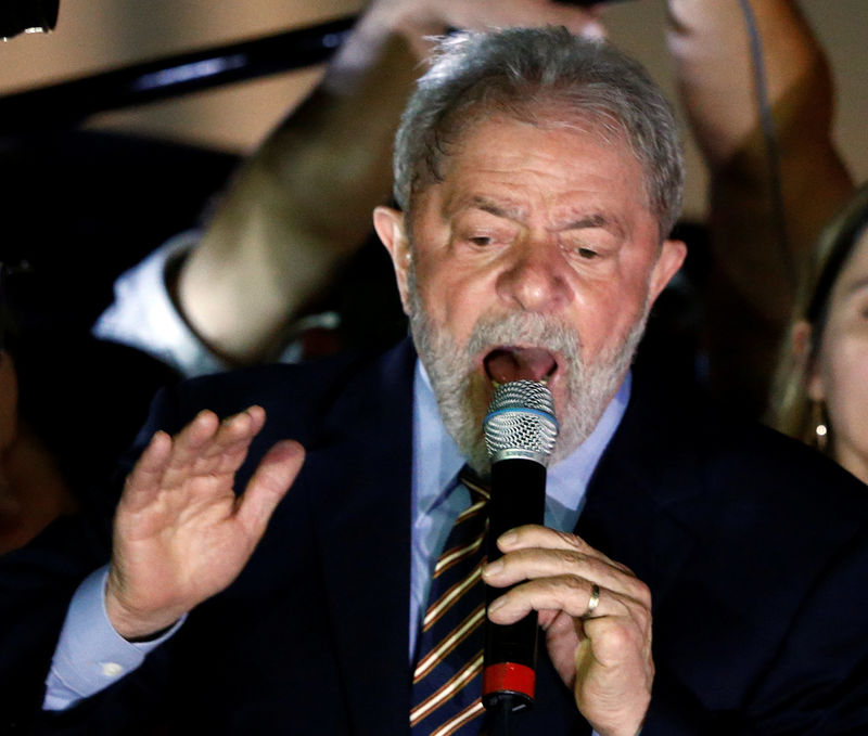 © Reuters. Acusan al expresidente brasileño Lula de corrupción por decreto del sector del automóvil