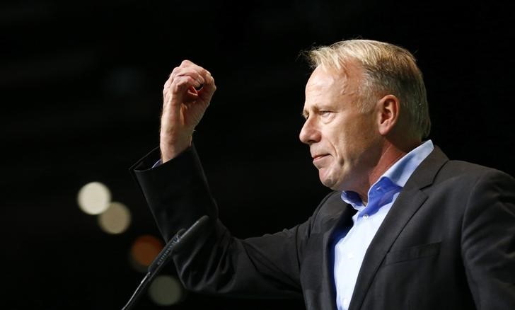 © Reuters. Juergen Trittin of the environmental Green Party addresses a party meeting in Berlin