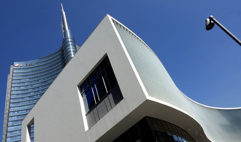 © Reuters. The Unicredit bank headquarters is seen in Milan