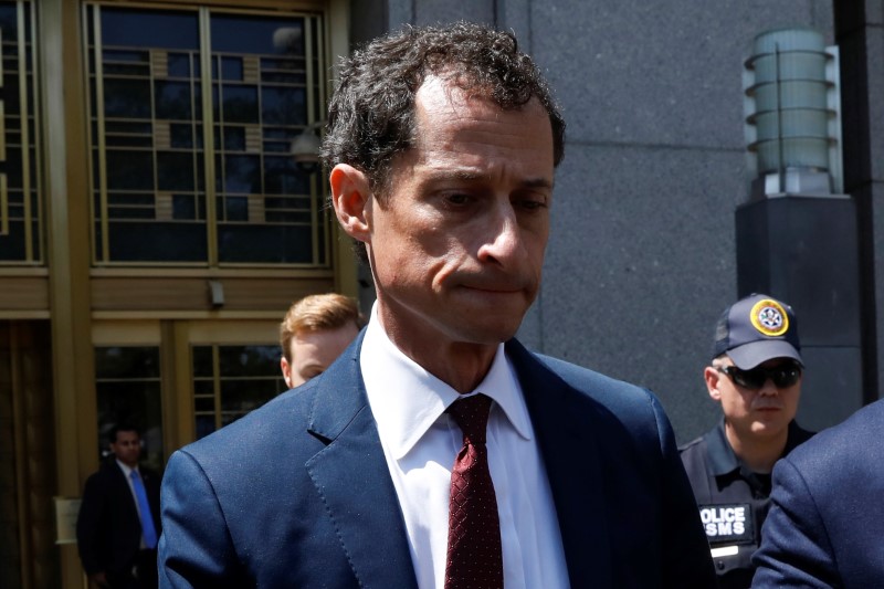 © Reuters. Former U.S. Congressman Anthony Weiner exits U.S. Federal Court in New York City