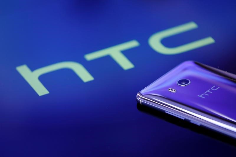 © Reuters. GOOGLE SUR LE POINT DE RACHETER DES ACTIFS DE HTC, SELON BLOOMBERG