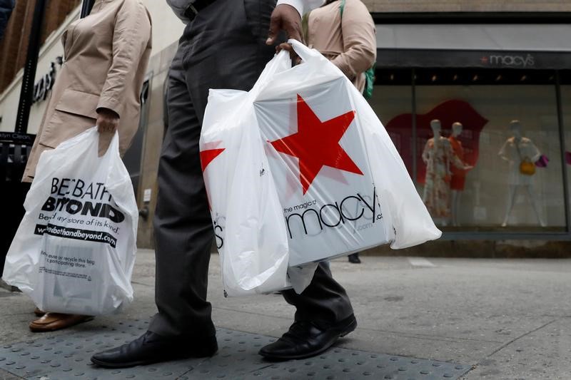 © Reuters. A customer exits after shopping at a Macy's store in the Brooklyn borough of New York
