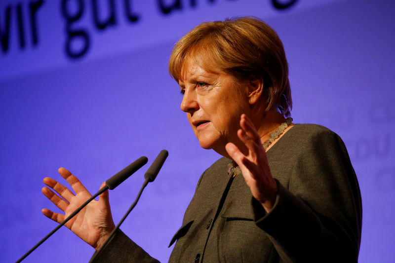 © Reuters. German Chancellor Angela Merkel campaigns in Hamburg
